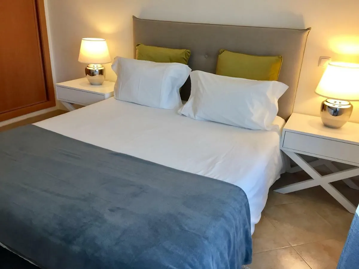 Luxury Apartment 1,5Km Praia Da Rocha contacts